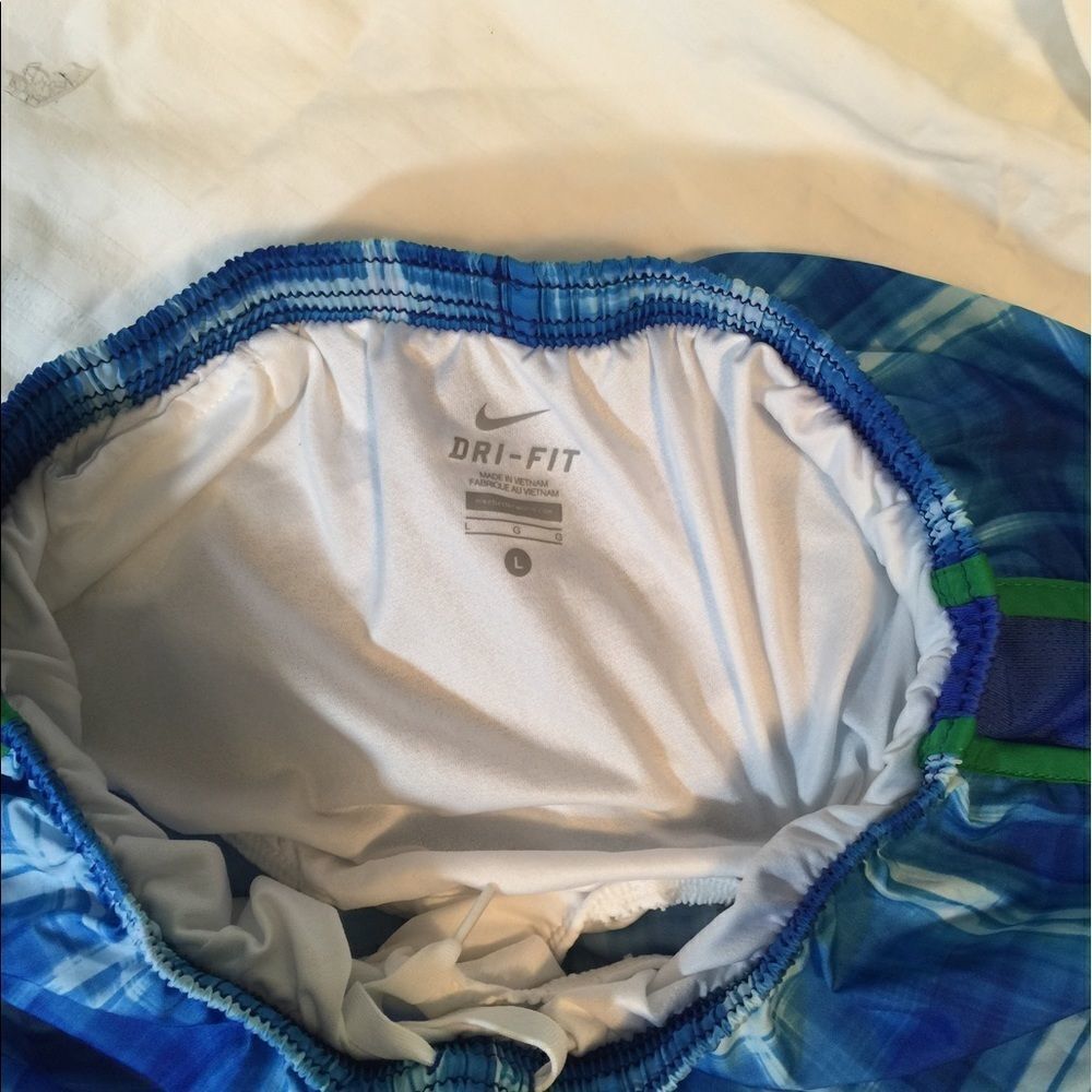 New Nike shorts - Picture 4 of 4